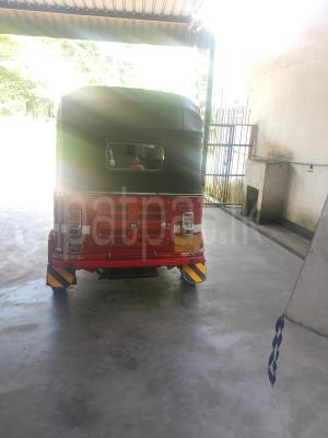 Bajaj Three Wheel 2015