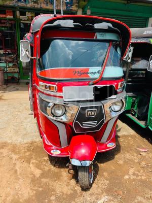 Bajaj Three Wheel 2013 - Used Three wheeler sale in Sri Lanka - patpat.lk