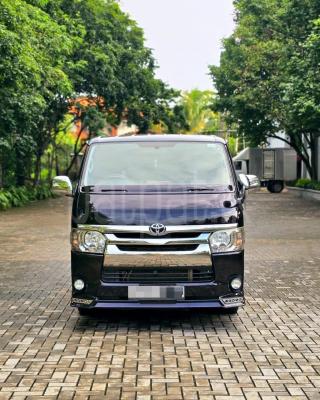 Toyota Hiace 2015 - භාවිතා කරන ලද වෑන් රථය sale in Sri Lanka - patpat.lk