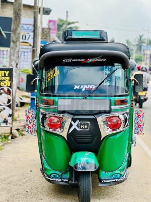 Bajaj Three Wheel 2018