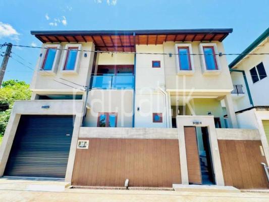 House for Sale in Talawatugoda