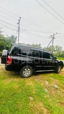 Mitsubishi Montero 2006