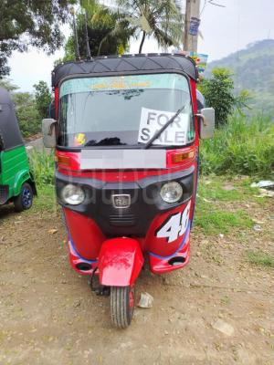 Bajaj Three Wheel 2016