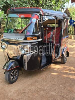 Bajaj Three Wheel 2014
