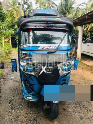 Bajaj Three Wheel 2016