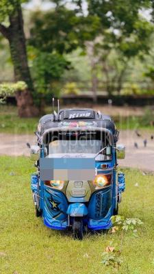 Bajaj Three Wheel 2016