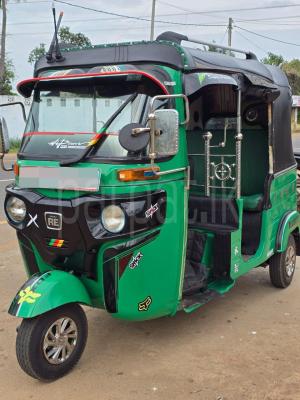 Bajaj Three Wheel 2014