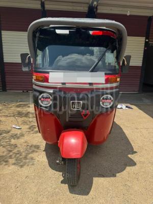 Bajaj Three Wheel 2016