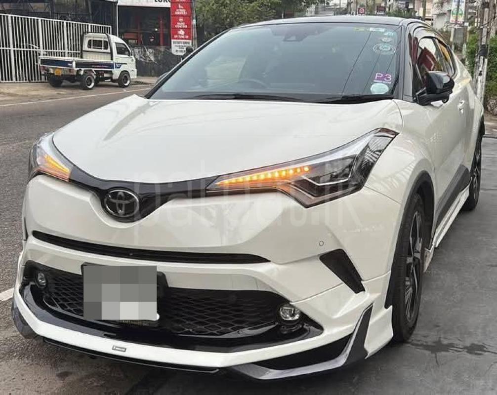 Toyota CHR 2018 -  SUV රථය sale in Sri Lanka - patpat.lk