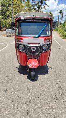 Bajaj Three Wheel 2016