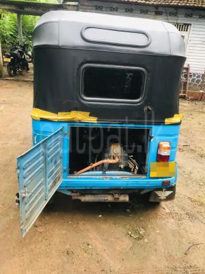 Bajaj Three Wheel 2010