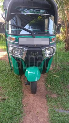 Bajaj Three Wheel 2016