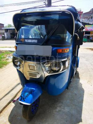 Bajaj Three Wheel 2015