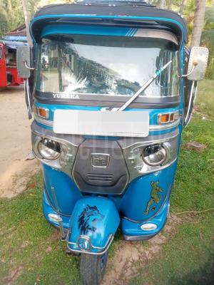 Bajaj Three Wheel 2014
