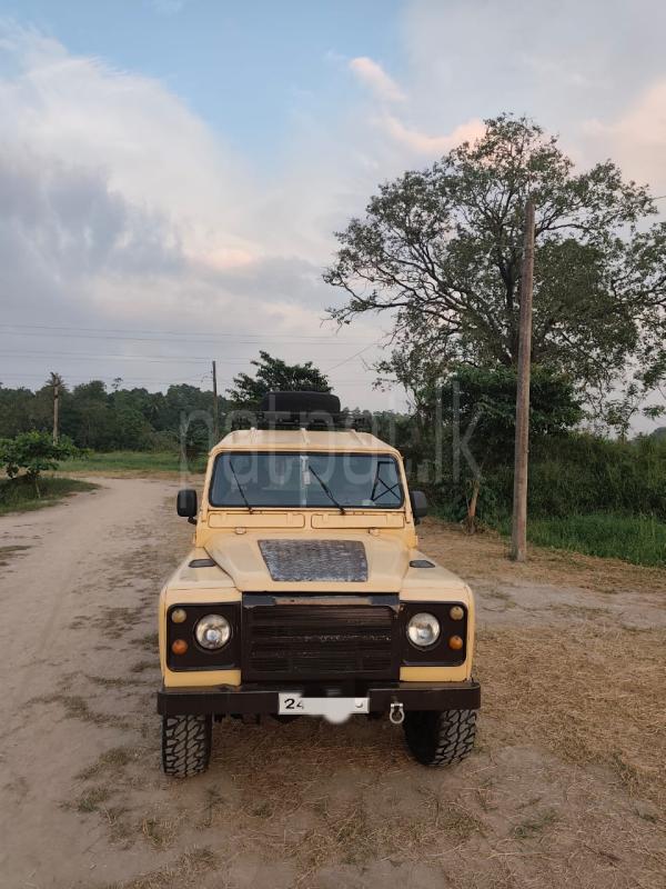 Land Rover Defender 1998 -  SUV sale in Sri Lanka - patpat.lk
