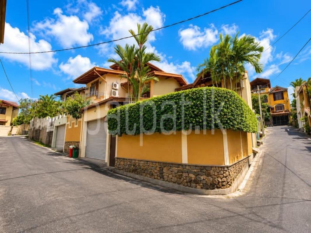 House for Sale in Talawatugoda