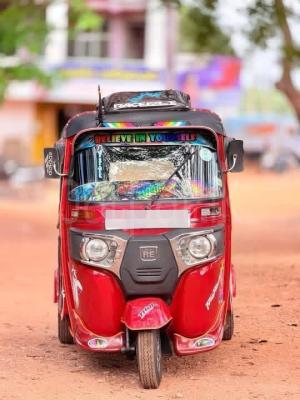 Bajaj Three Wheel 2015