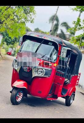 Bajaj Three Wheel 2016