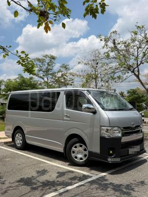 Toyota Hiace 2014 - භාවිතා කරන ලද වෑන් රථය sale in Sri Lanka - patpat.lk