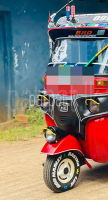 Bajaj Three Wheel 2016