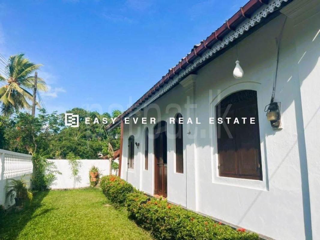 Holiday Bungalow for Sale in Kamburupitiya