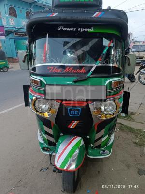 Bajaj Three Wheel 2015
