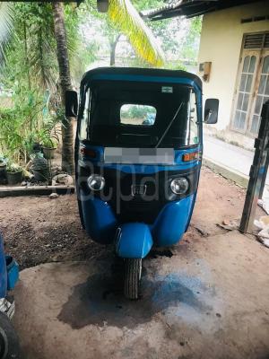 Bajaj Three Wheel 2017