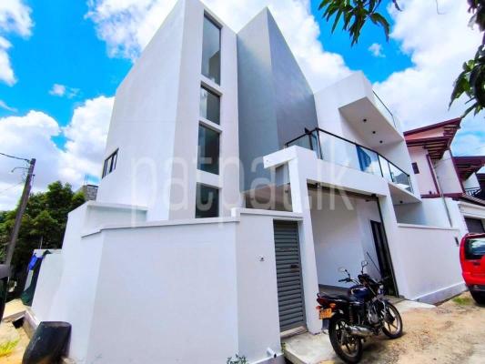 House for Sale in Athurugiriya