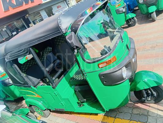 Bajaj Three Wheel 2025