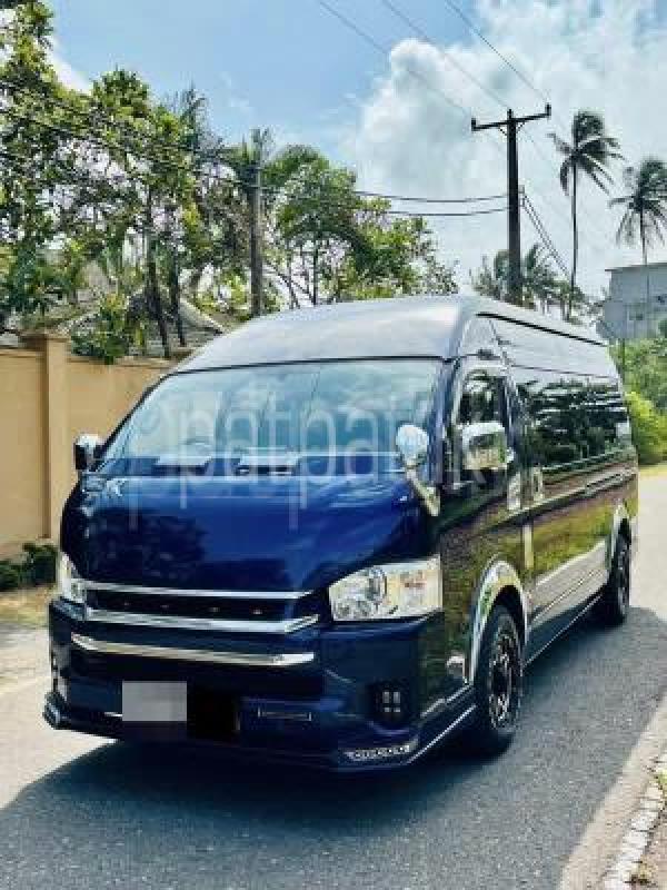 Toyota Hiace 2015 - பயன்படுத்தப்பட்டது வேன் sale in Sri Lanka - patpat.lk