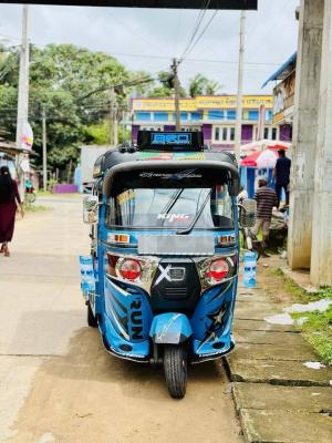 Bajaj Three Wheel 2014