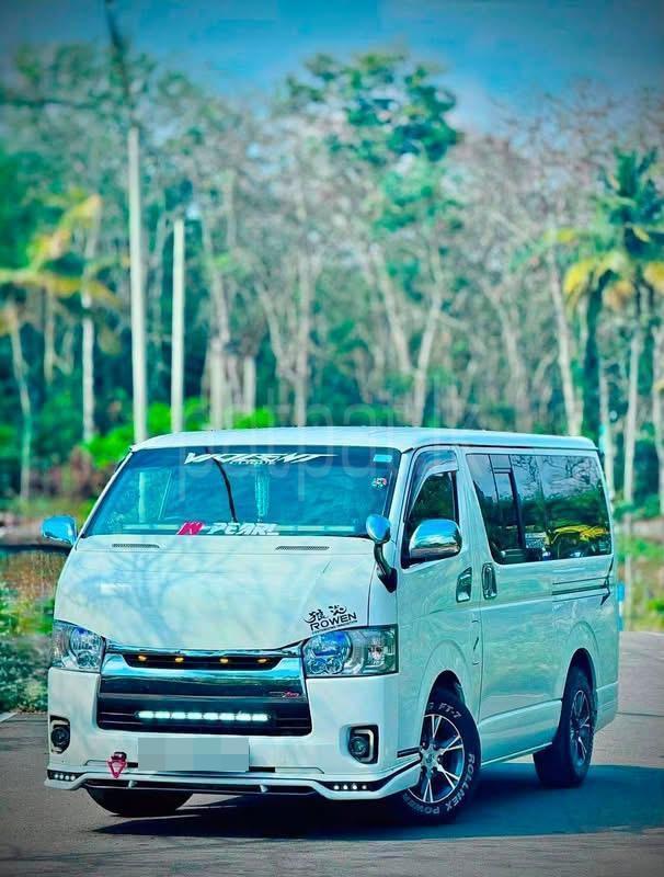 Toyota Grand Hiace 2015 -  වෑන් රථය sale in Sri Lanka - patpat.lk