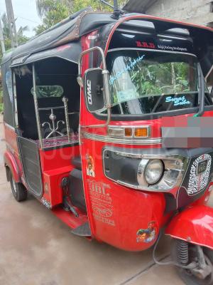 Bajaj Three Wheel 2016