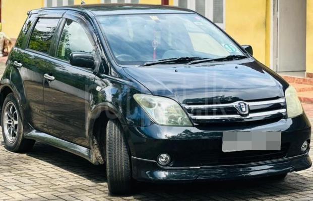 Toyota IST 2003