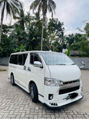 Toyota Hiace 2013