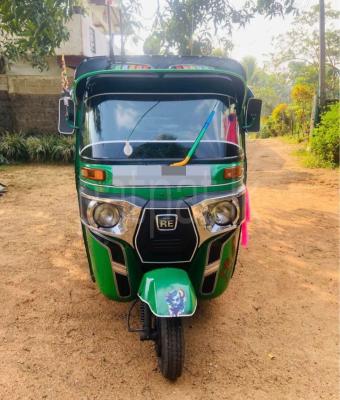 Bajaj Three Wheel 2016