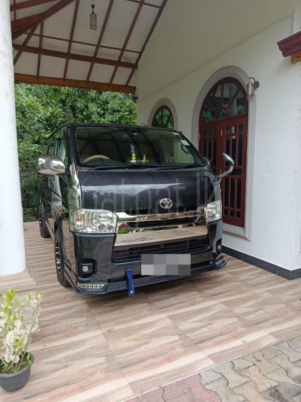 Toyota Hiace 2006 - භාවිතා කරන ලද වෑන් රථය sale in Sri Lanka - patpat.lk
