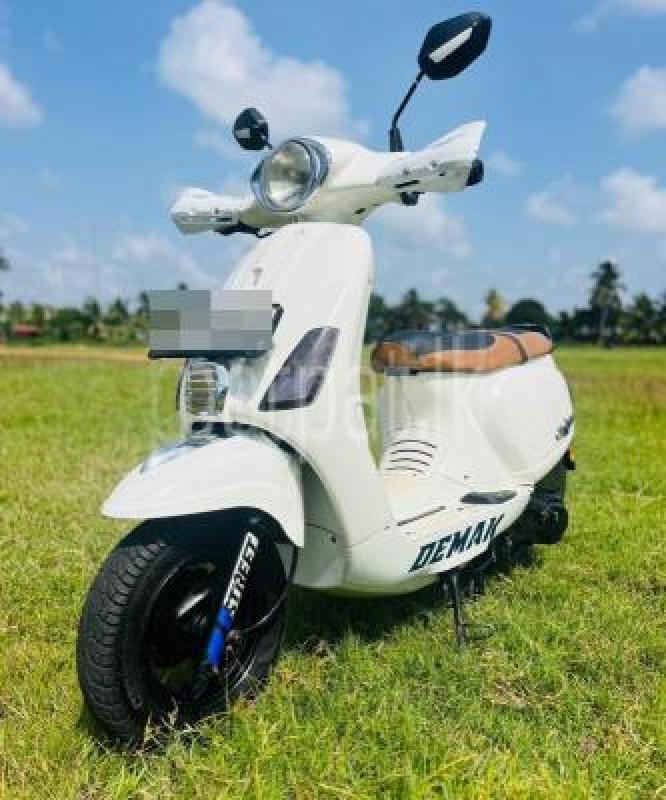Demak Tropica 2016 - பயன்படுத்தப்பட்டது பைக் sale in Sri Lanka - patpat.lk