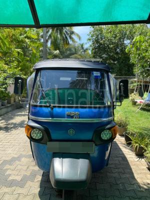 Piaggio Three Wheel 2013