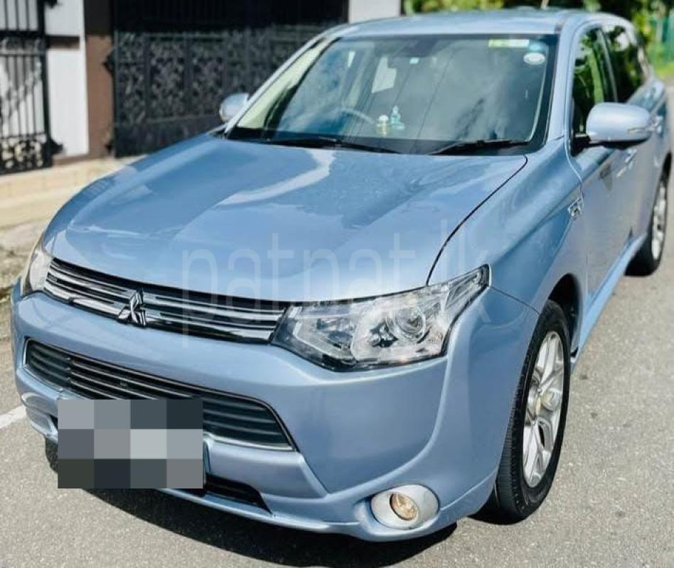 Mitsubishi Outlander 2013 - භාවිතා කරන ලද SUV රථය sale in Sri Lanka - patpat.lk