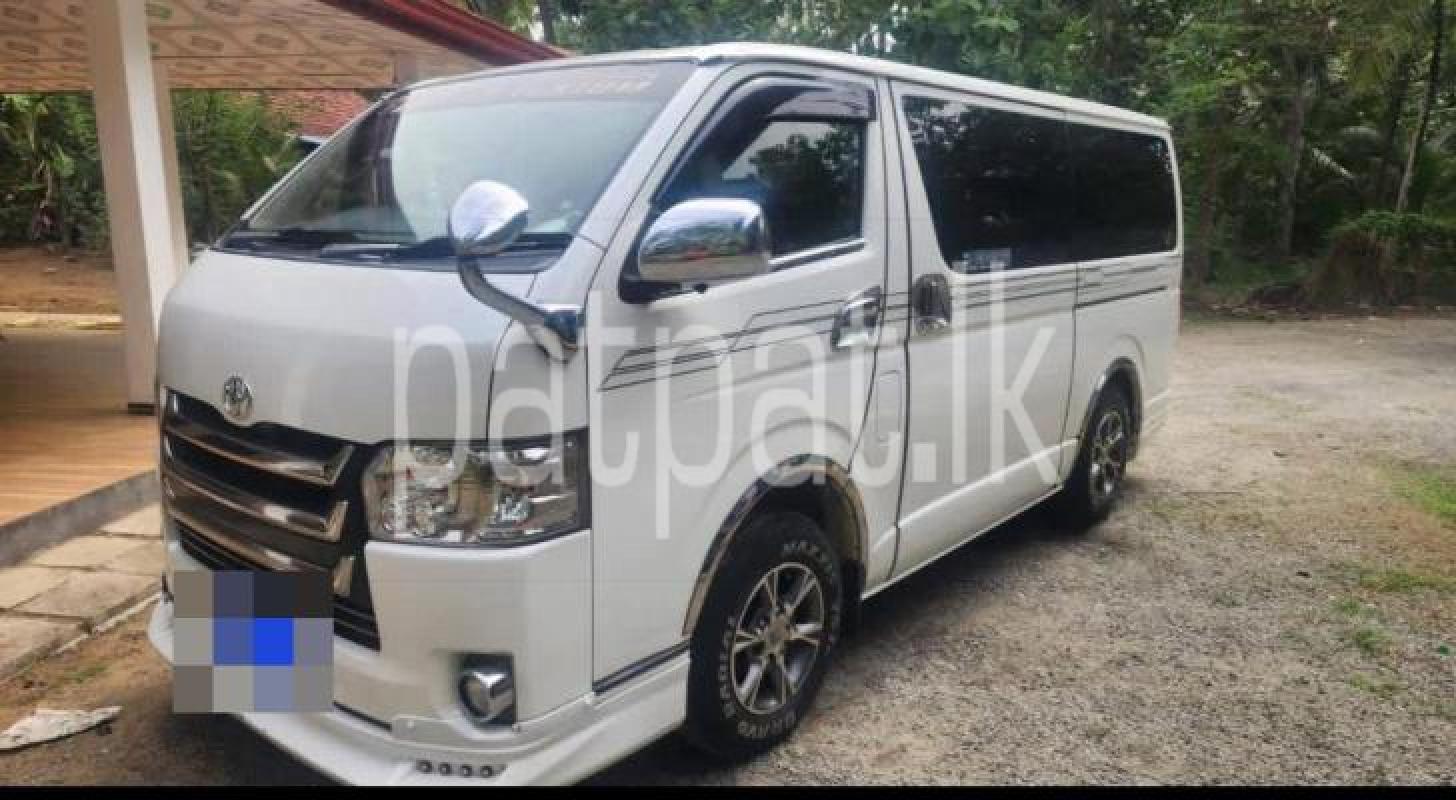 Toyota Hiace 2015 - භාවිතා කරන ලද වෑන් රථය sale in Sri Lanka - patpat.lk