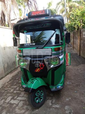 Bajaj Three Wheel 2016