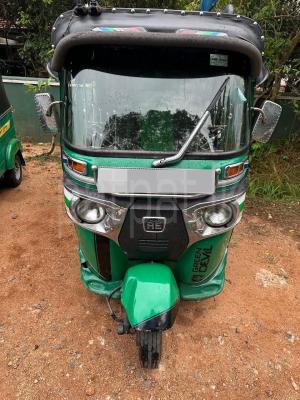 Bajaj Three Wheel 2017