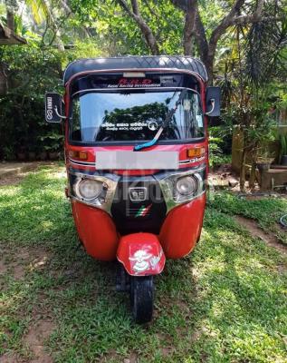 Bajaj Three Wheel 2016
