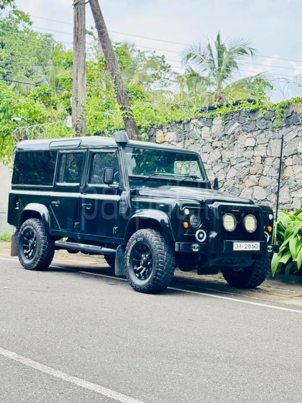 Land Rover Defender 1969 -  SUV sale in Sri Lanka - patpat.lk