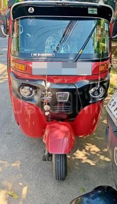 Bajaj Three Wheel 2015