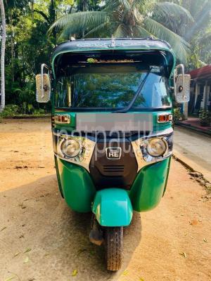 Bajaj Three Wheel 2017