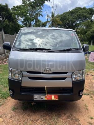 Toyota Hiace 2016 - பயன்படுத்தப்பட்டது வேன் sale in Sri Lanka - patpat.lk