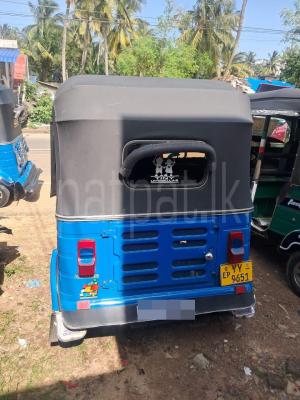 Bajaj Three Wheel 2012