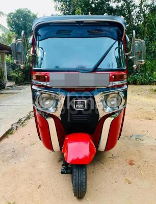 Bajaj Three Wheel 2018